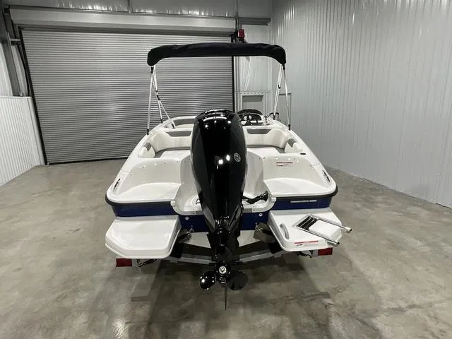 Slide: The Image of Bayliner Element E18 2025 - 3