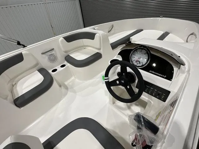 Slide: The Image of Bayliner Element E18 2025 - 8