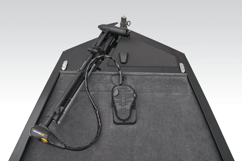 Slide: The Image of Tracker Pro 170 2025 - 18