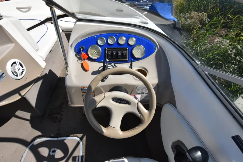 Slide: The Image of Bayliner 212 Capri 2003 - 14