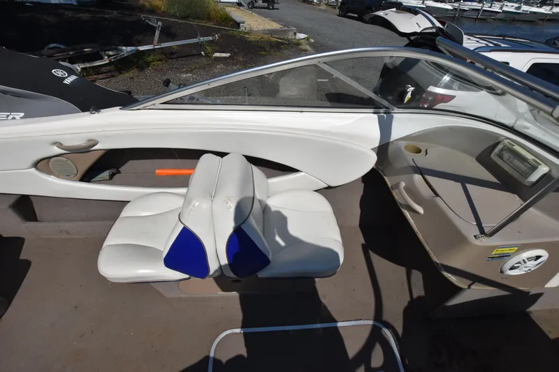 Slide: The Image of Bayliner 212 Capri 2003 - 15