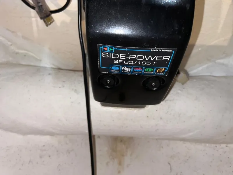 Slide: The Image of Side-Power SE 80/185 T thruster control on 2005 Tiara Yachts 4200 Open. - 19