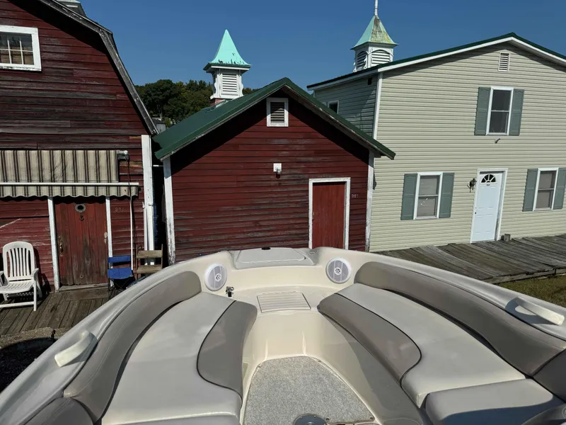 Slide: The Image of Sea Ray 240 Sundeck 2002 - 4