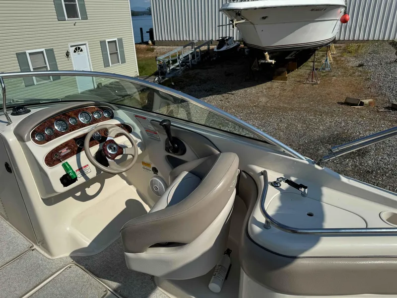 Slide: The Image of Sea Ray 240 Sundeck 2002 - 7
