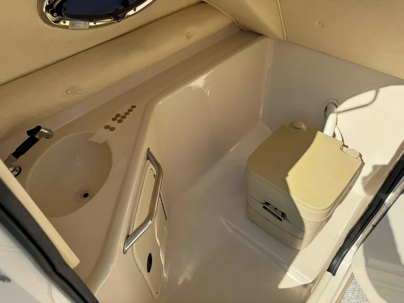 Slide: The Image of Sea Ray 240 Sundeck 2002 - 8