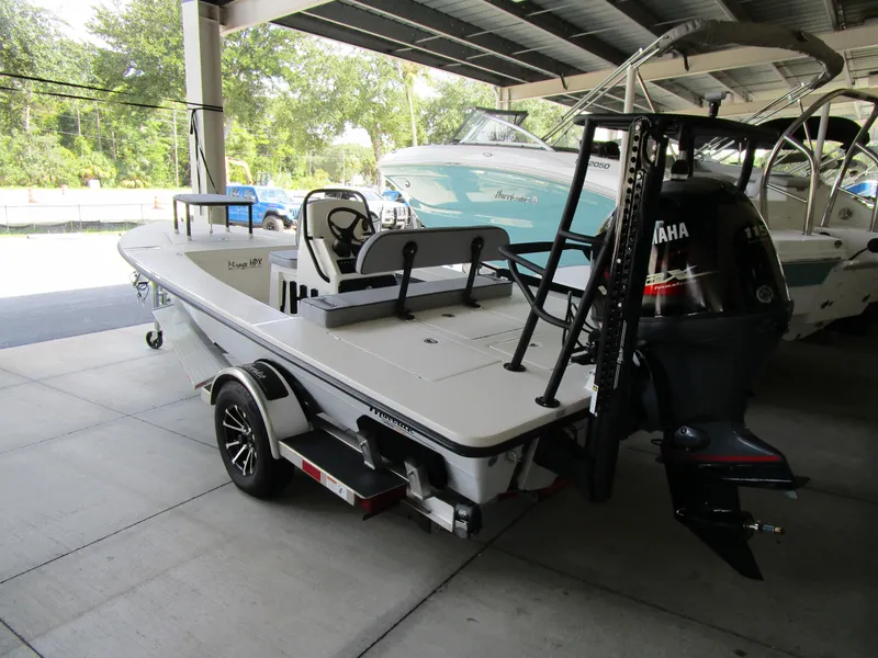 Slide: The Image of Maverick 18 HPX-V 2026 - 6