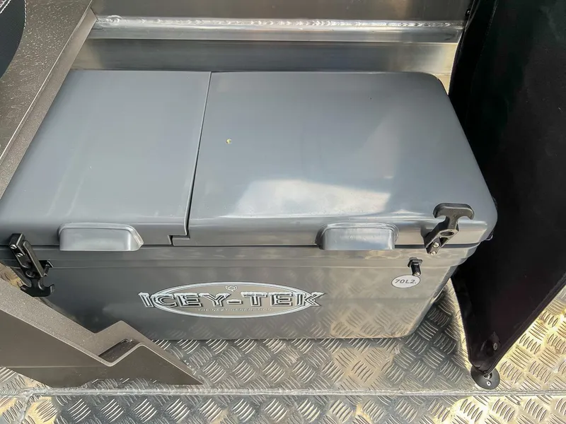 Slide: The Image of Stabi-Craft 2050 Supercab 2025 - 15