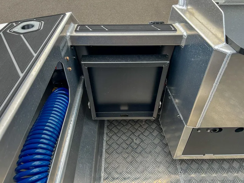 Slide: The Image of Stabi-Craft 2050 Supercab 2025 - 19