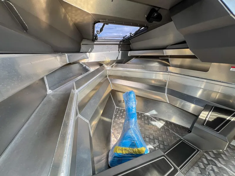 Slide: The Image of Stabi-Craft 2050 Supercab 2025 - 9