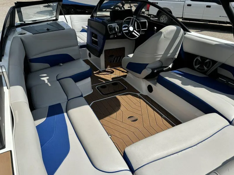 Slide: The Image of Malibu Wakesetter 22 MXZ 2018 - 4