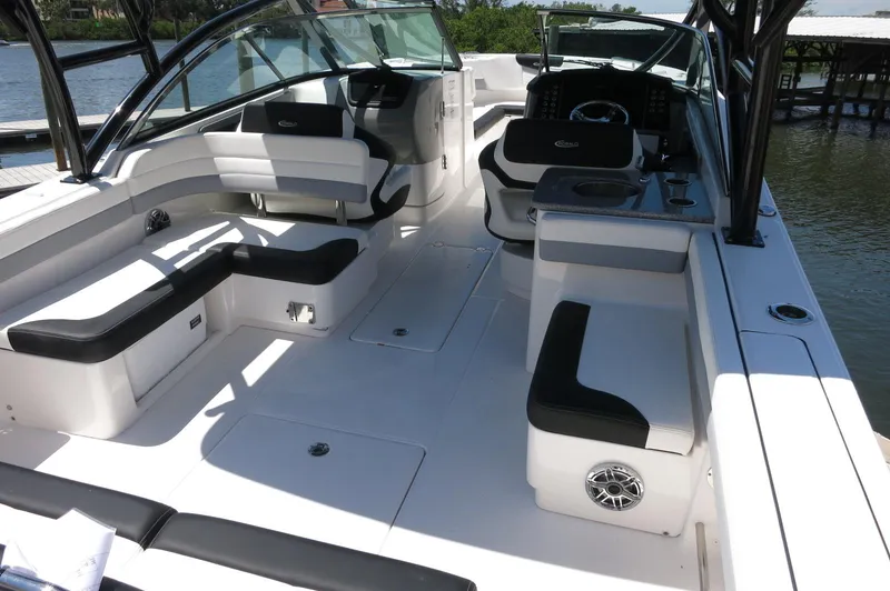 Slide: The Image of Robalo R317 Dual Console 2025 - 11