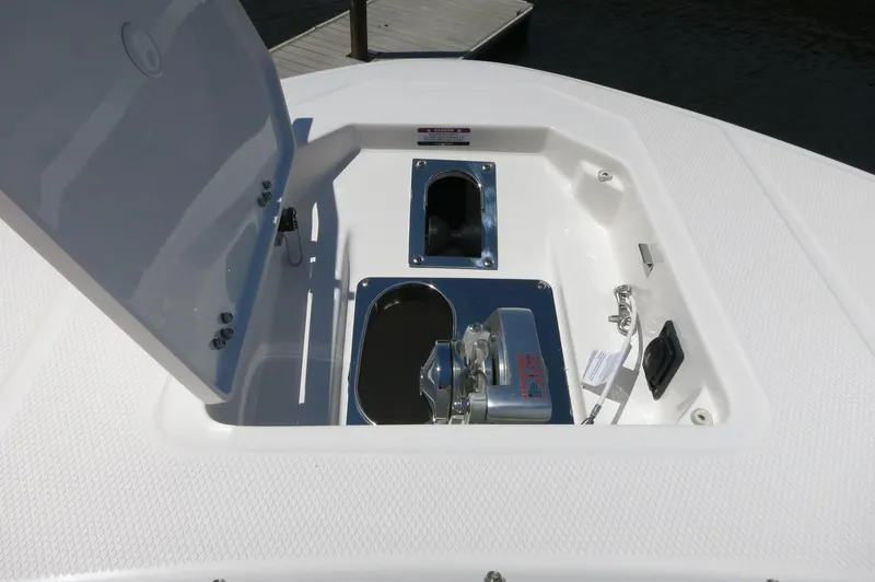 Slide: The Image of Robalo R317 Dual Console 2025 - 13