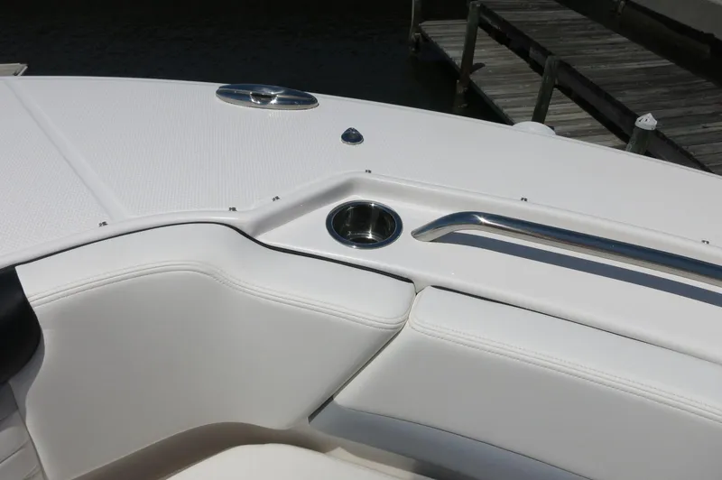 Slide: The Image of Robalo R317 Dual Console 2025 - 14
