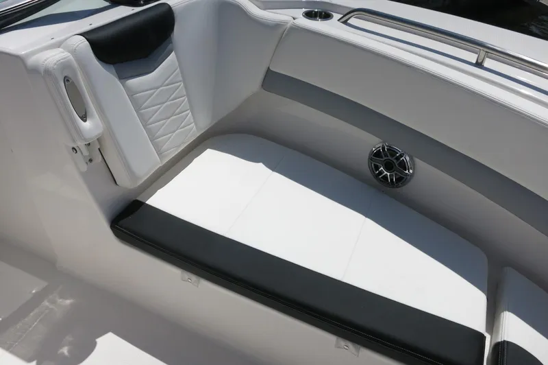 Slide: The Image of Robalo R317 Dual Console 2025 - 18