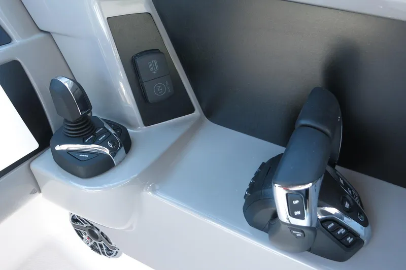 Slide: The Image of Robalo R317 Dual Console 2025 - 23