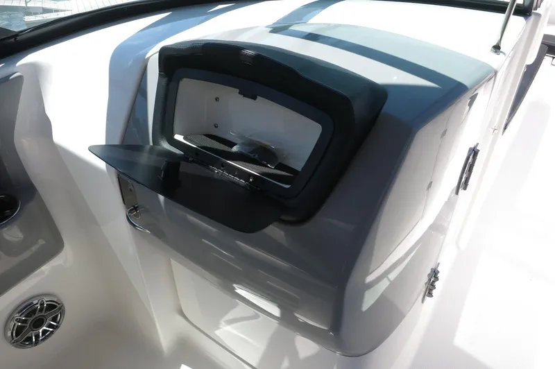 Slide: The Image of Robalo R317 Dual Console 2025 - 25