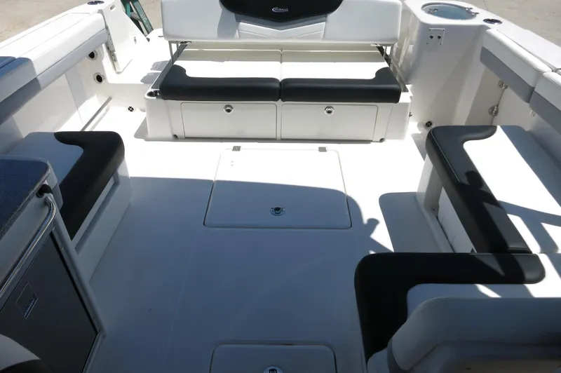 Slide: The Image of Robalo R317 Dual Console 2025 - 28