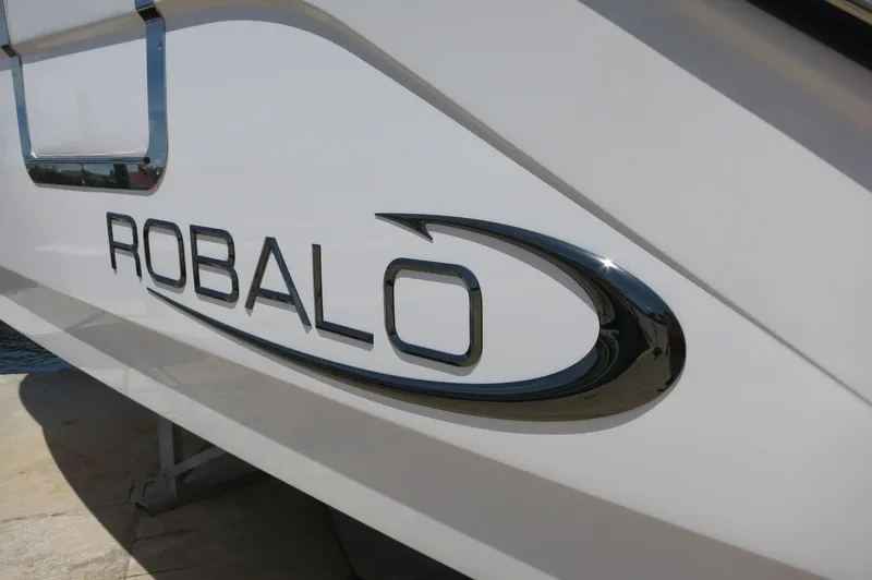 Slide: The Image of Robalo R317 Dual Console 2025 - 3