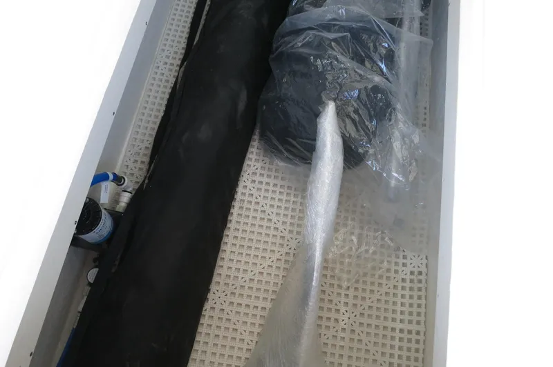 Slide: The Image of Robalo R317 Dual Console 2025 - 33