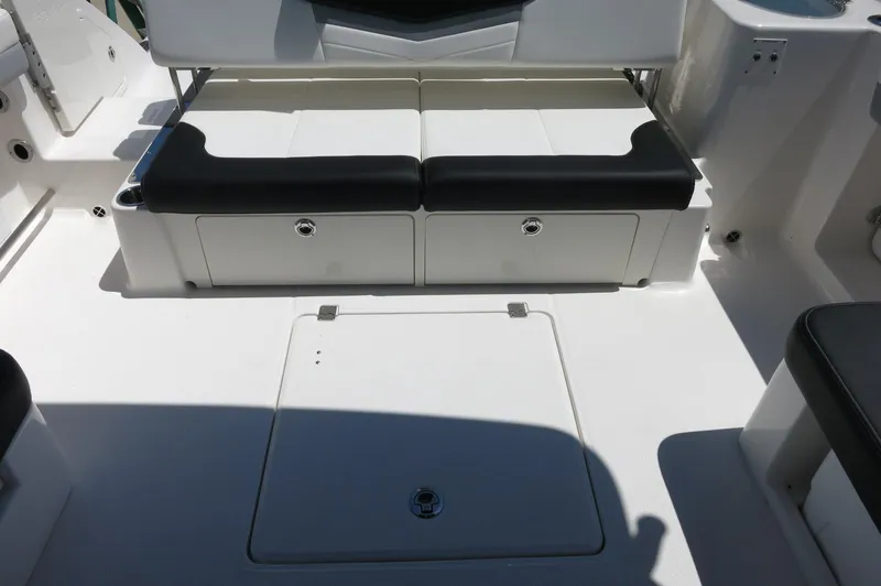 Slide: The Image of Robalo R317 Dual Console 2025 - 34