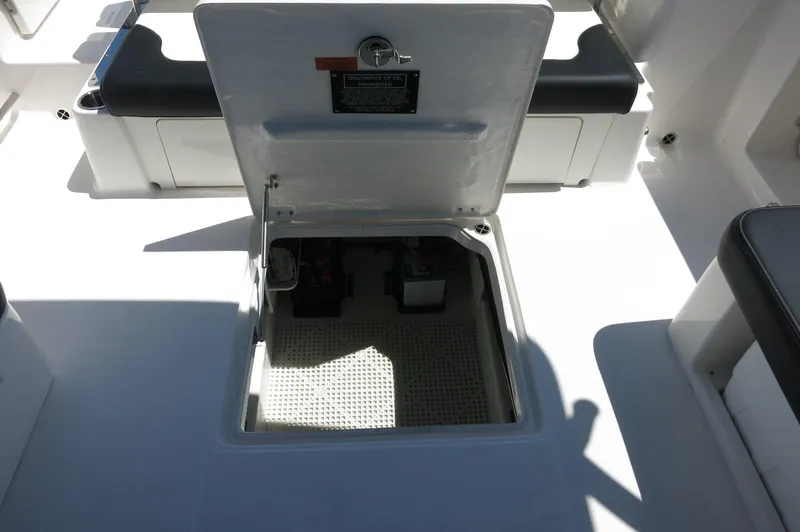 Slide: The Image of Robalo R317 Dual Console 2025 - 35