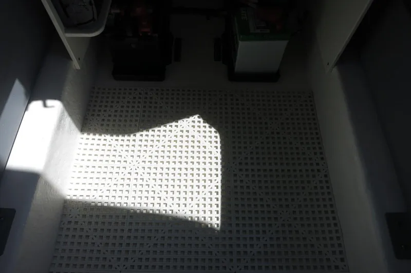 Slide: The Image of Robalo R317 Dual Console 2025 - 36