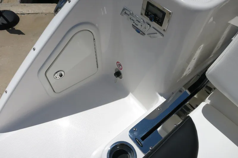 Slide: The Image of Robalo R317 Dual Console 2025 - 44