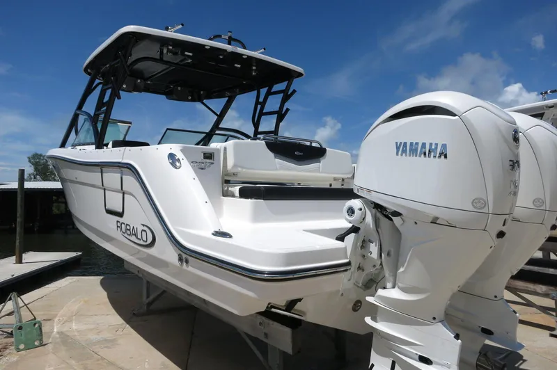 Slide: The Image of Robalo R317 Dual Console 2025 - 5