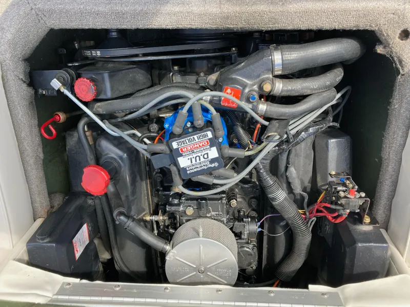 Slide: The Image of Engine of a 1994 Four Winns 210 Horizon boat, detailed view. - 14
