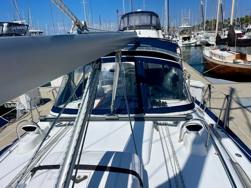 Slide: The Image of Sailboat Beneteau 423, 2007 model, docked in a marina under clear blue skies. - 12