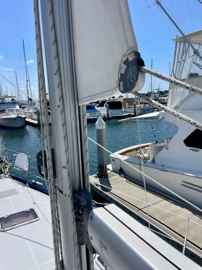 Slide: The Image of Sailboat mast and rigging at marina, Beneteau 423, 2007 model, docked with other boats. - 13