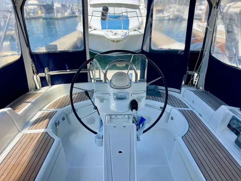 Slide: The Image of Cockpit of 2007 Beneteau 423 sailboat with steering wheel and wood accents. - 20