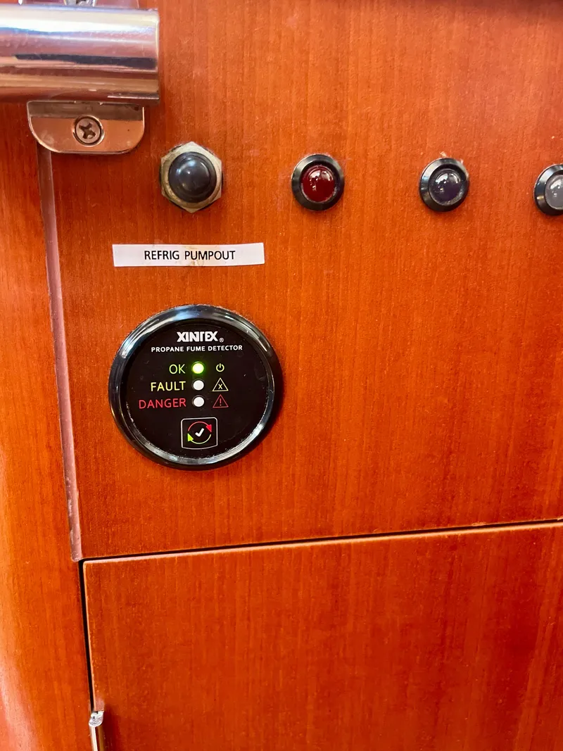 Slide: The Image of Beneteau 423 (2007) control panel with fume detector and pumpout label. - 45