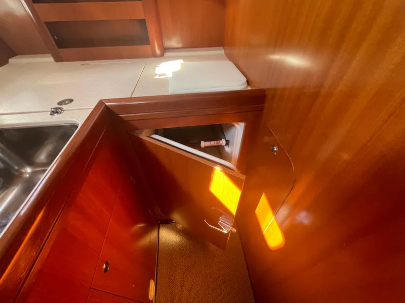 Slide: The Image of Beneteau 423 2006 - 32