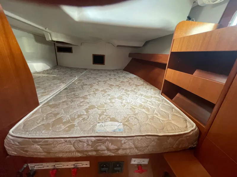 Slide: The Image of Beneteau 423 2006 - 34