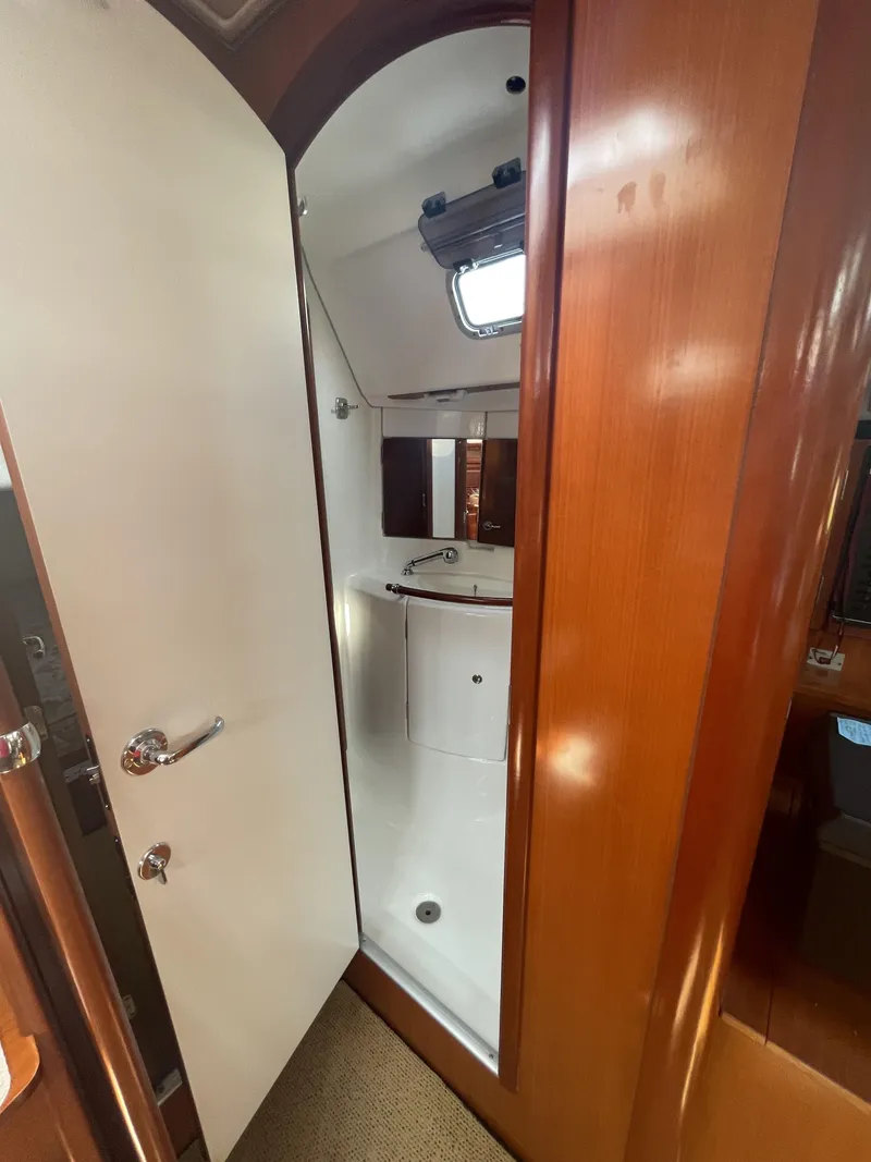 Slide: The Image of Beneteau 423 2006 - 36