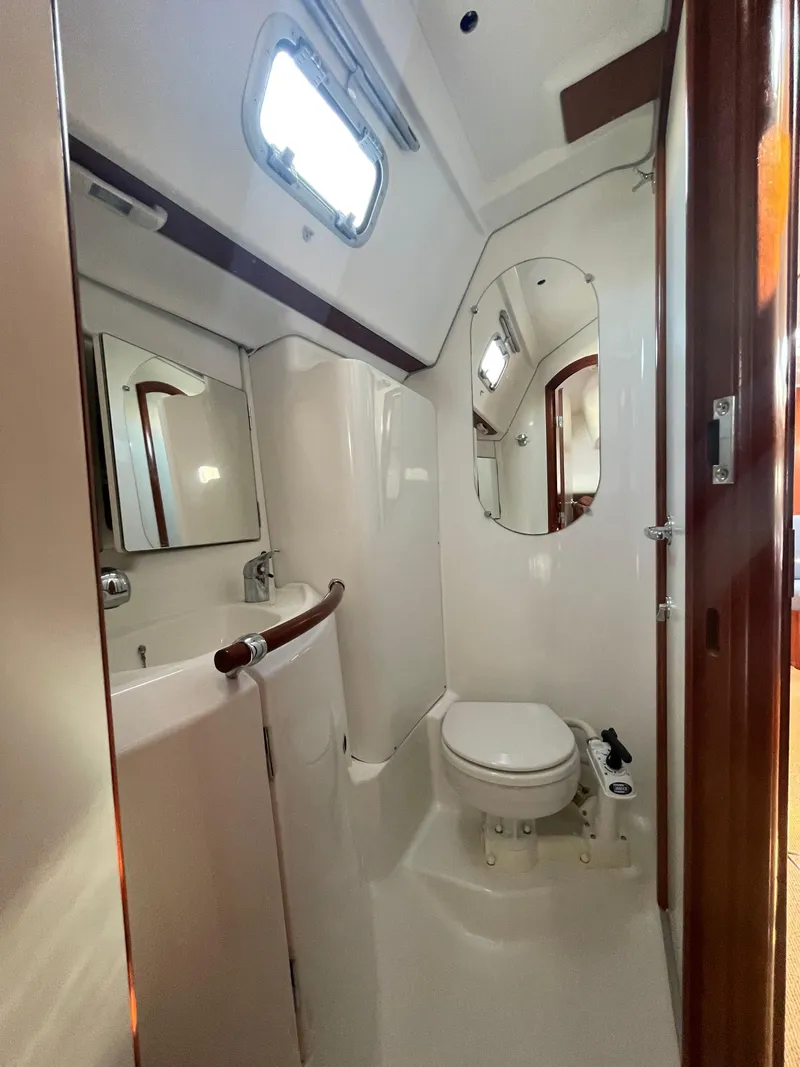 Slide: The Image of Beneteau 423 2006 - 37