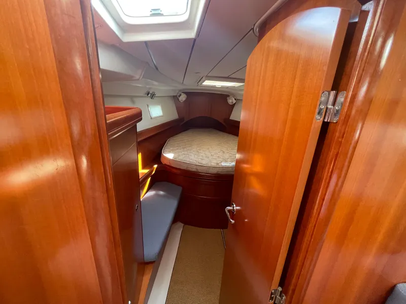 Slide: The Image of Beneteau 423 2006 - 38