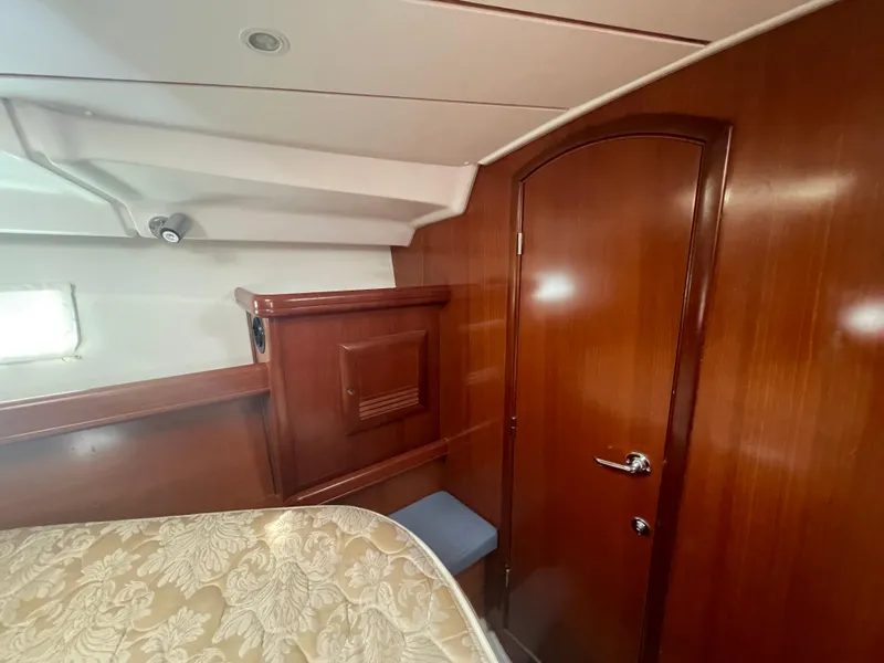 Slide: The Image of Beneteau 423 2006 - 40