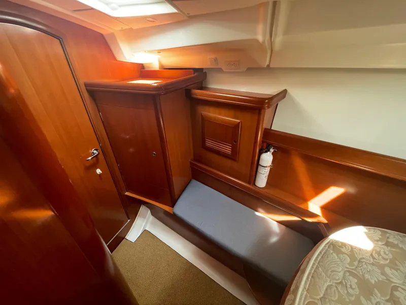 Slide: The Image of Beneteau 423 2006 - 41