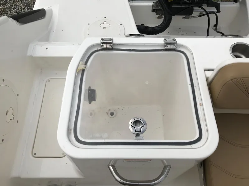 Slide: The Image of 2024 Bayliner Trophy T24CC boat livewell with transparent lid and handle. - 11