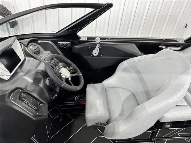 Slide: The Image of Supreme S220 2024 - 10