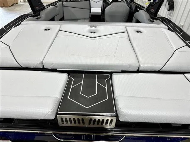 Slide: The Image of Supreme S220 2024 - 11