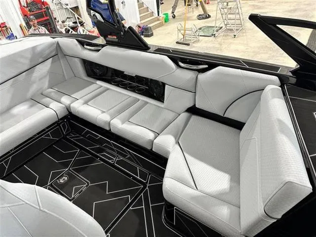 Slide: The Image of Supreme S220 2024 - 14