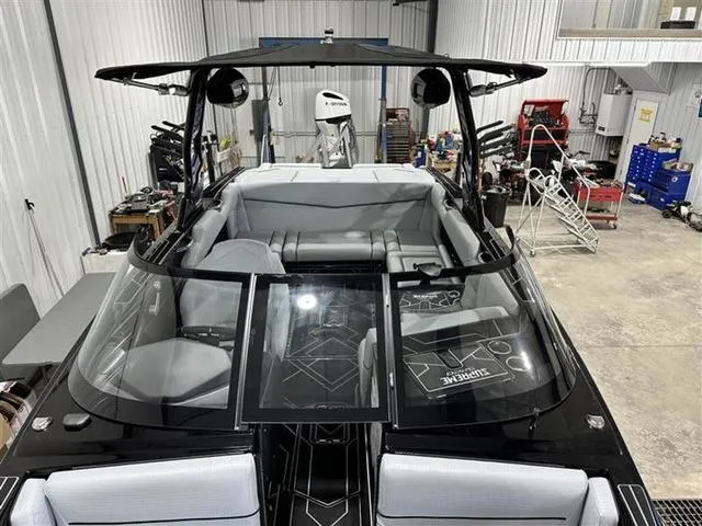 Slide: The Image of Supreme S220 2024 - 15