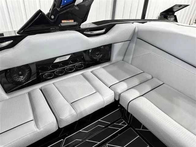 Slide: The Image of Supreme S220 2024 - 18