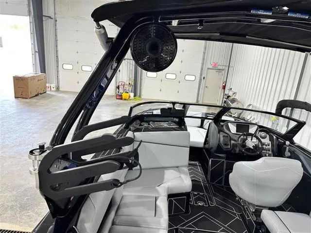 Slide: The Image of Supreme S220 2024 - 20