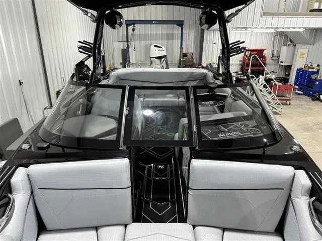 Slide: The Image of Supreme S220 2024 - 21