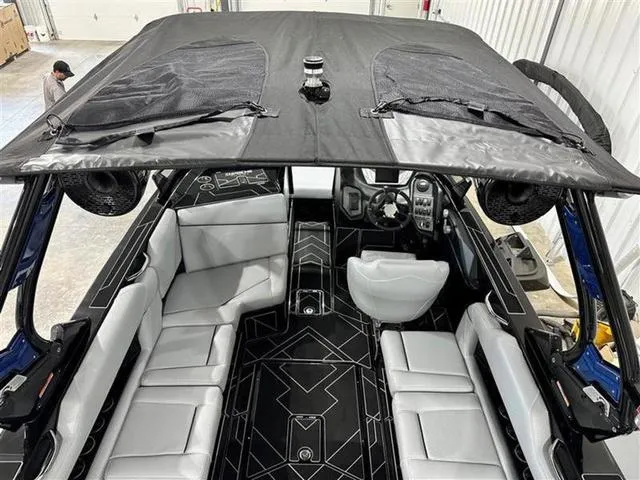 Slide: The Image of Supreme S220 2024 - 3