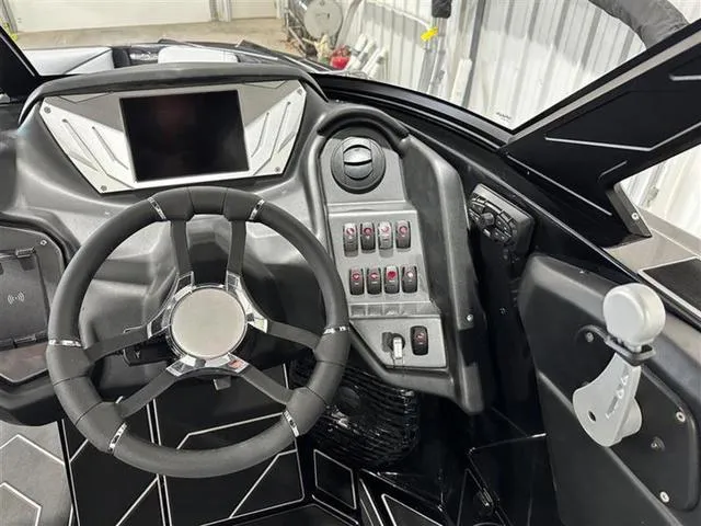 Slide: The Image of Supreme S220 2024 - 8